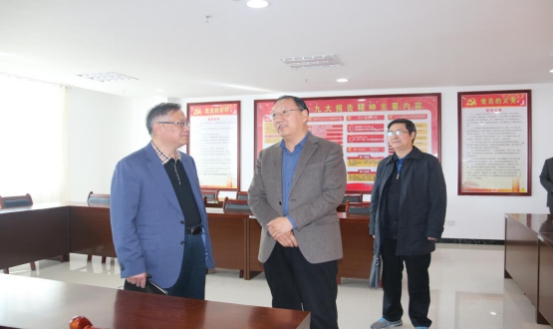 省委常委、省總工會主席馬吉孝等一行蒞臨青海物產(chǎn)集團公司視察，調(diào)研指導(dǎo)道路貨運企業(yè)建會、貨運司機入會等工作