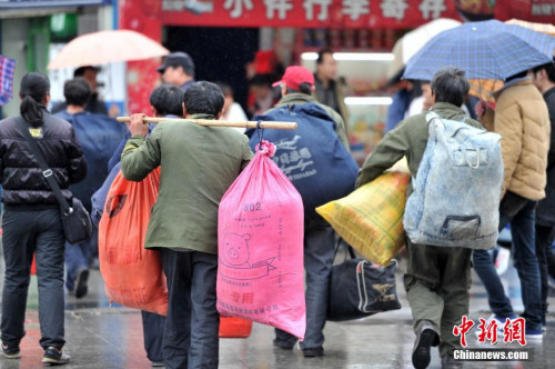 聚焦春節(jié)“恐歸族”：近鄉(xiāng)情怯，恐懼何來？(圖)